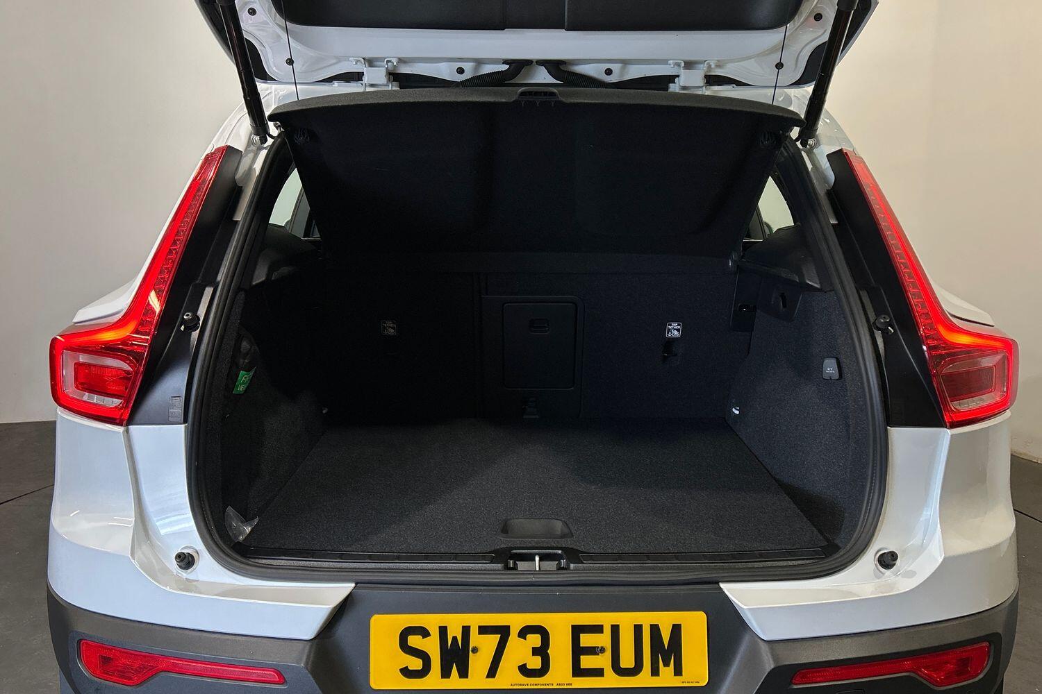 Used Volvo XC40 2023 for sale - 76042379: Photo 9
