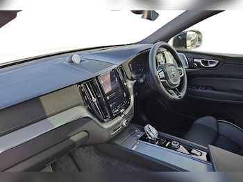 Used Volvo XC60 2024 for sale - 76032056: Photo 2