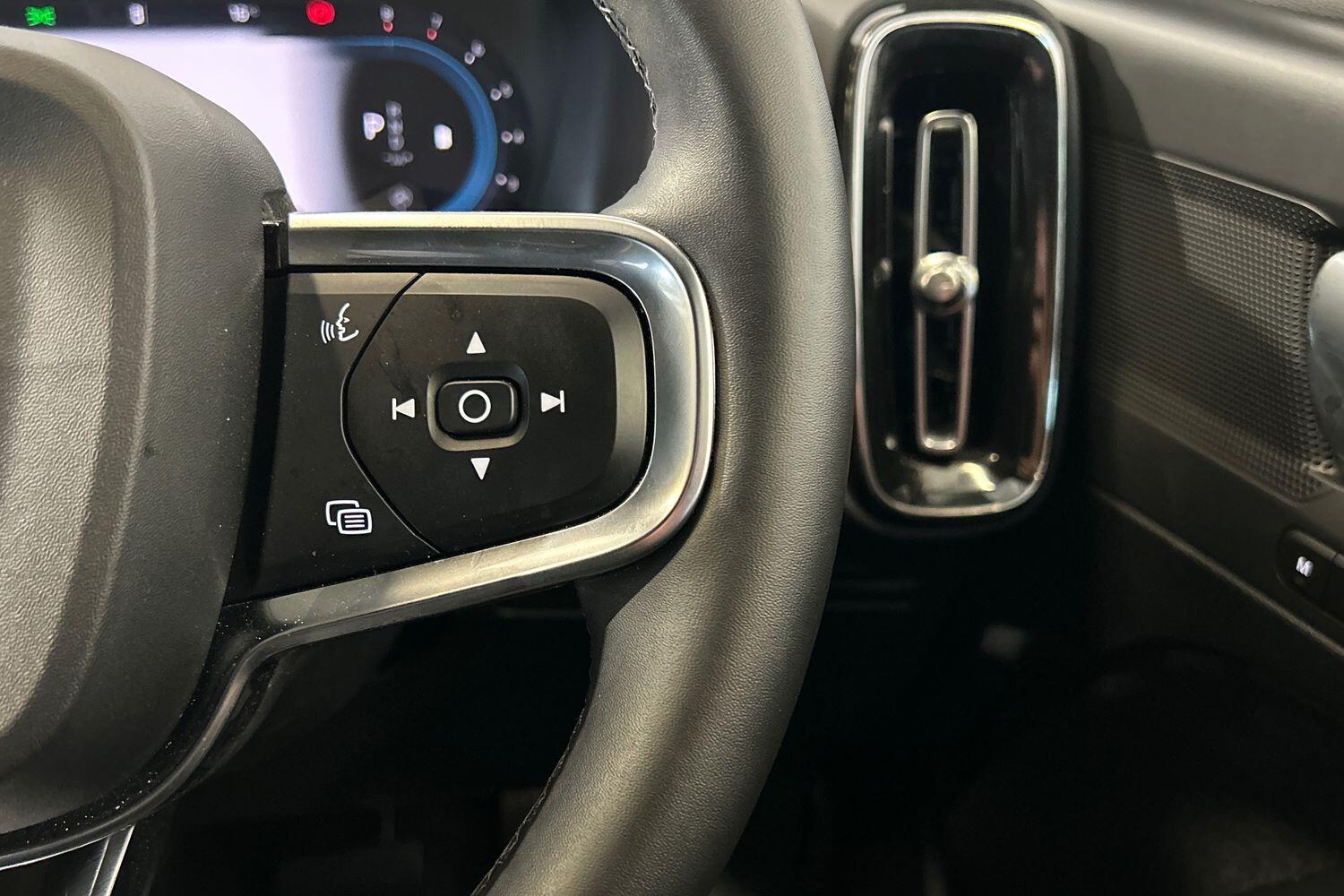 Used Volvo XC40 2025 for sale - 75989898: Photo 13