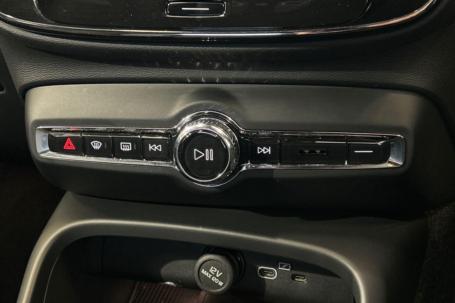 Used Volvo XC40 2025 for sale - 75989898: Photo 15
