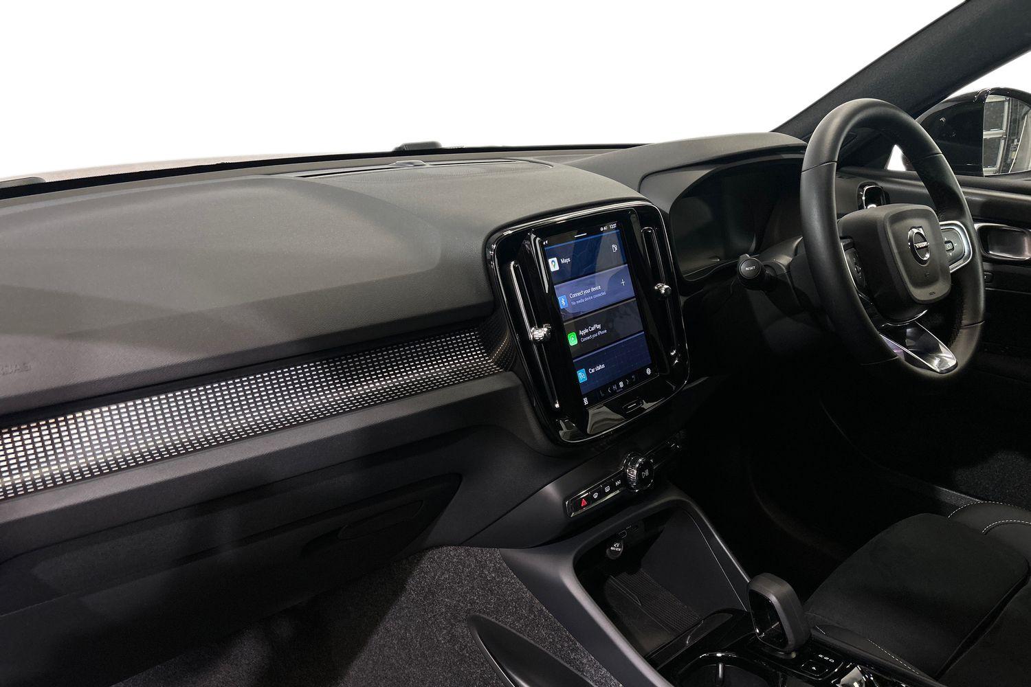 Used Volvo XC40 2025 for sale - 75989898: Photo 2