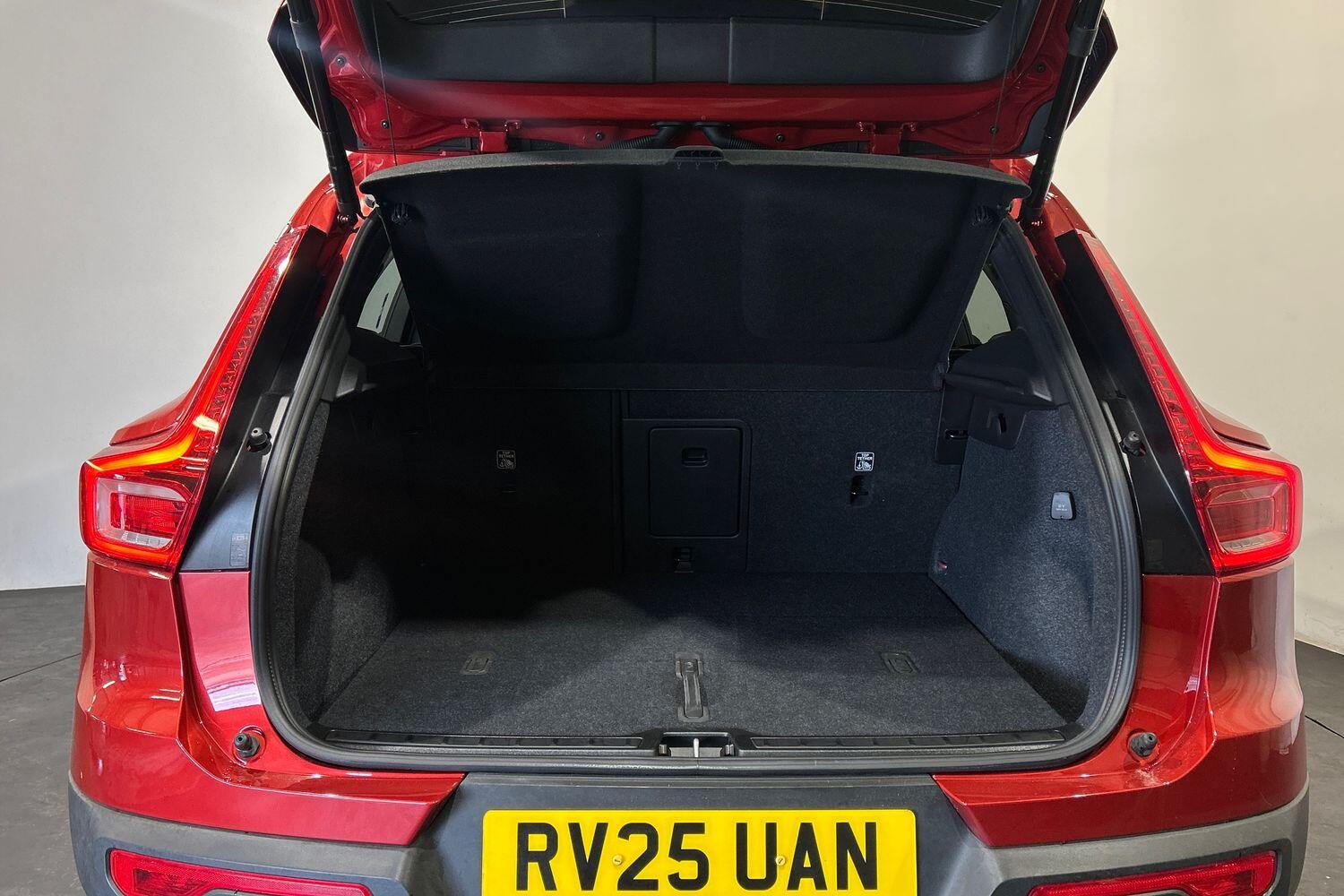 Used Volvo XC40 2025 for sale - 75989898: Photo 9