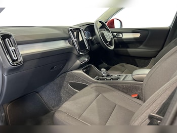 Used Volvo XC40 2021 for sale - 76026585: Photo 2