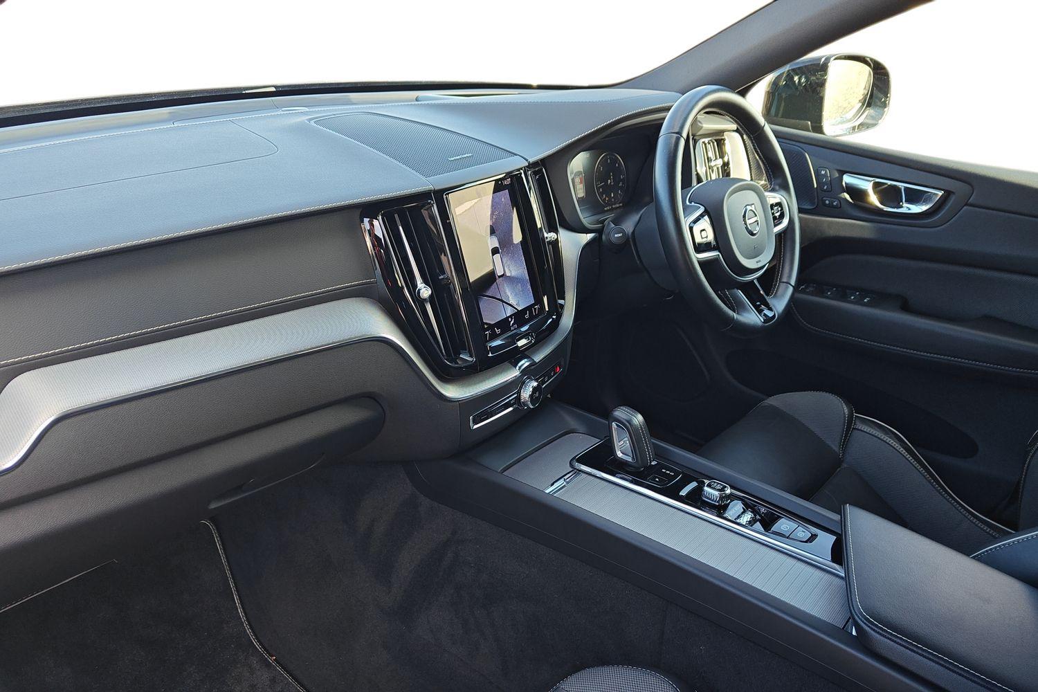 Used Volvo XC60 2021 for sale - 76024732: Photo 2