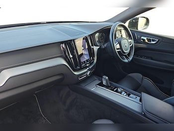 Used Volvo XC60 2021 for sale - 76024732: Photo 2