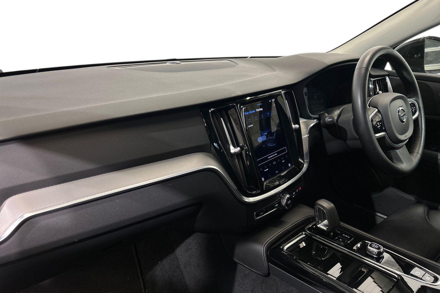Used Volvo V60 2022 for sale - 76042837: Photo 2