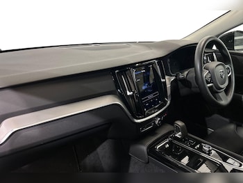 Used Volvo V60 2022 for sale - 76042837: Photo 2