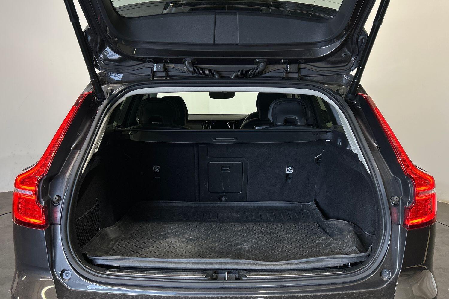 Used Volvo V60 2022 for sale - 76042837: Photo 9