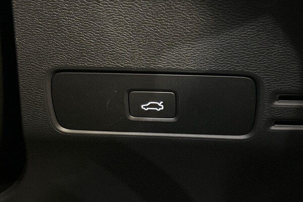 Used Volvo XC40 2023 for sale - 76213831: Photo 28