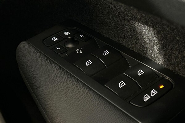 Used Volvo XC40 2023 for sale - 76213831: Photo 29