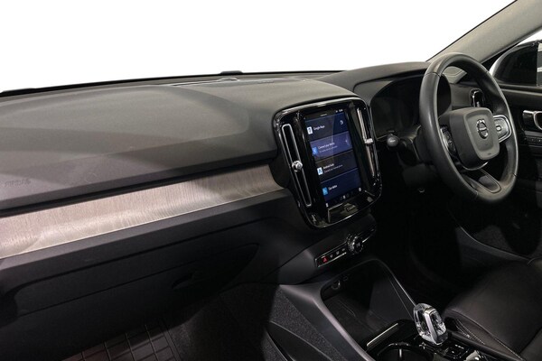 Used Volvo XC40 2023 for sale - 76213831: Photo 2