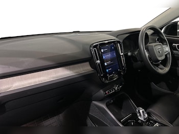 Used Volvo XC40 2023 for sale - 76213831: Photo 2