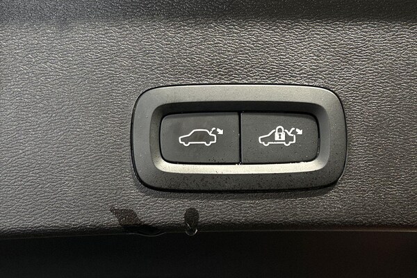 Used Volvo XC40 2023 for sale - 76213831: Photo 30