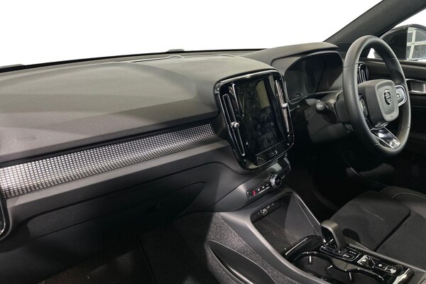 Used Volvo XC40 2024 for sale - 75645985: Photo 2
