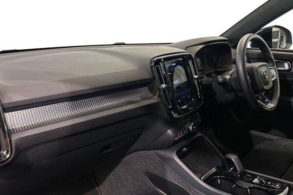 Used Volvo XC40 2024 for sale - 75577387: Photo 2