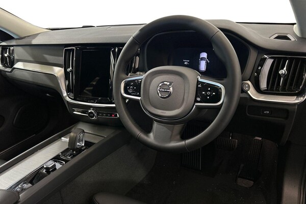 Used Volvo V60 2025 for sale - 76200599: Photo 11