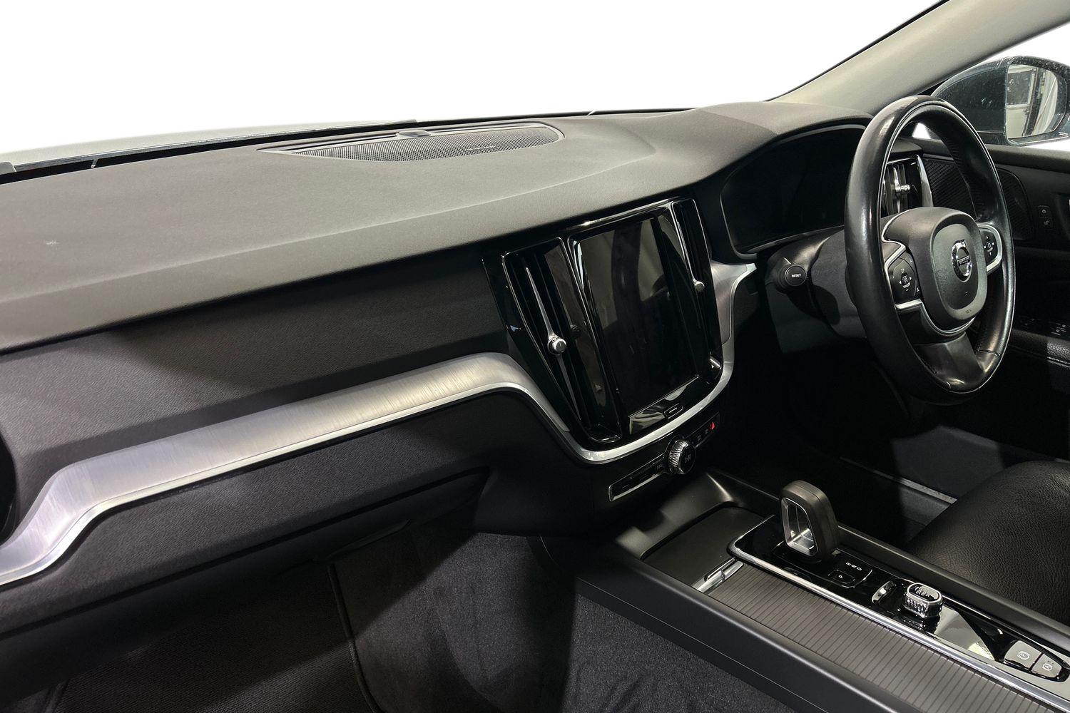 Used Volvo V60 2021 for sale - 76043016: Photo 2