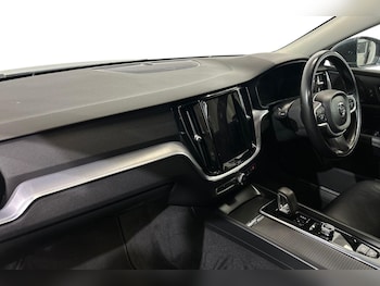 Used Volvo V60 2021 for sale - 76043016: Photo 2