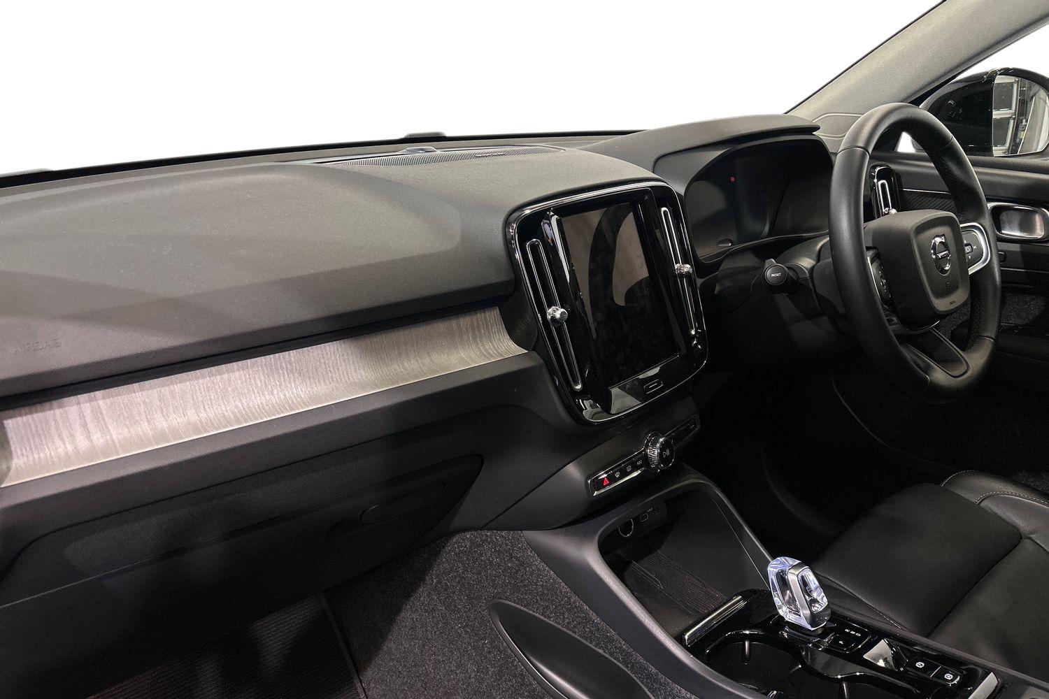 Used Volvo XC40 2024 for sale - 76020672: Photo 2