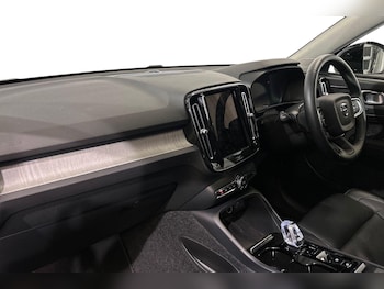 Used Volvo XC40 2024 for sale - 76020672: Photo 2