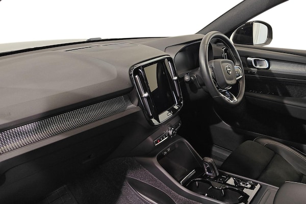 Used Volvo XC40 2021 for sale - 75351841: Photo 2