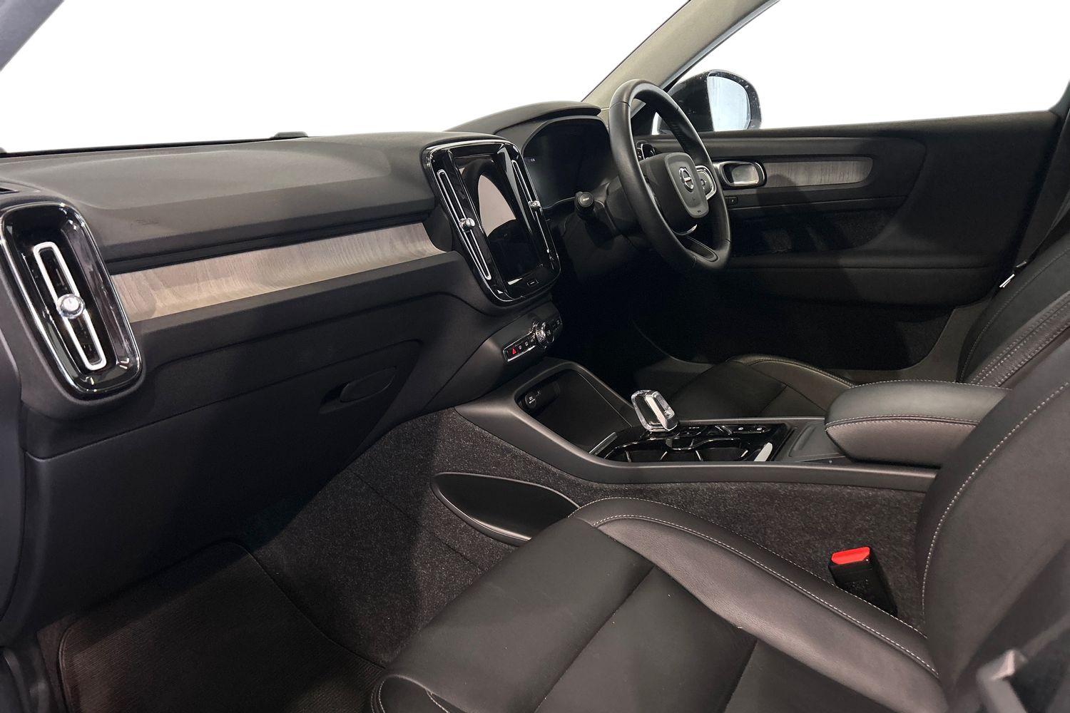 Used Volvo XC40 2021 for sale - 75990902: Photo 2