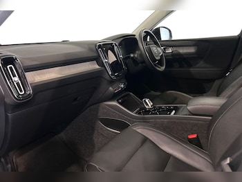 Used Volvo XC40 2021 for sale - 75990902: Photo 2