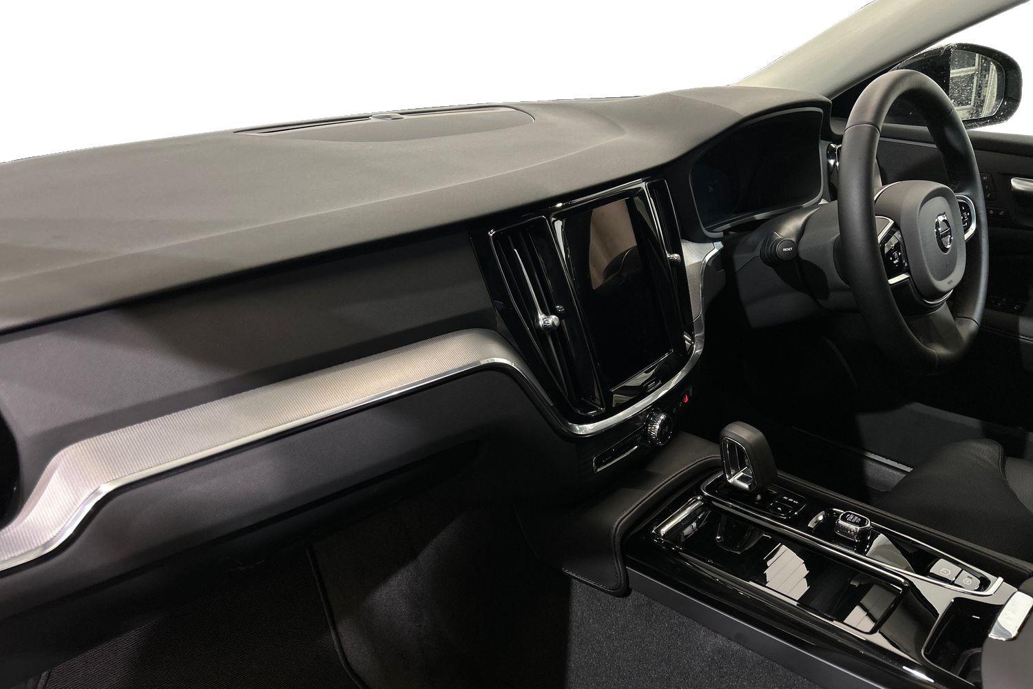 Used Volvo V60 2024 for sale - 76158878: Photo 2