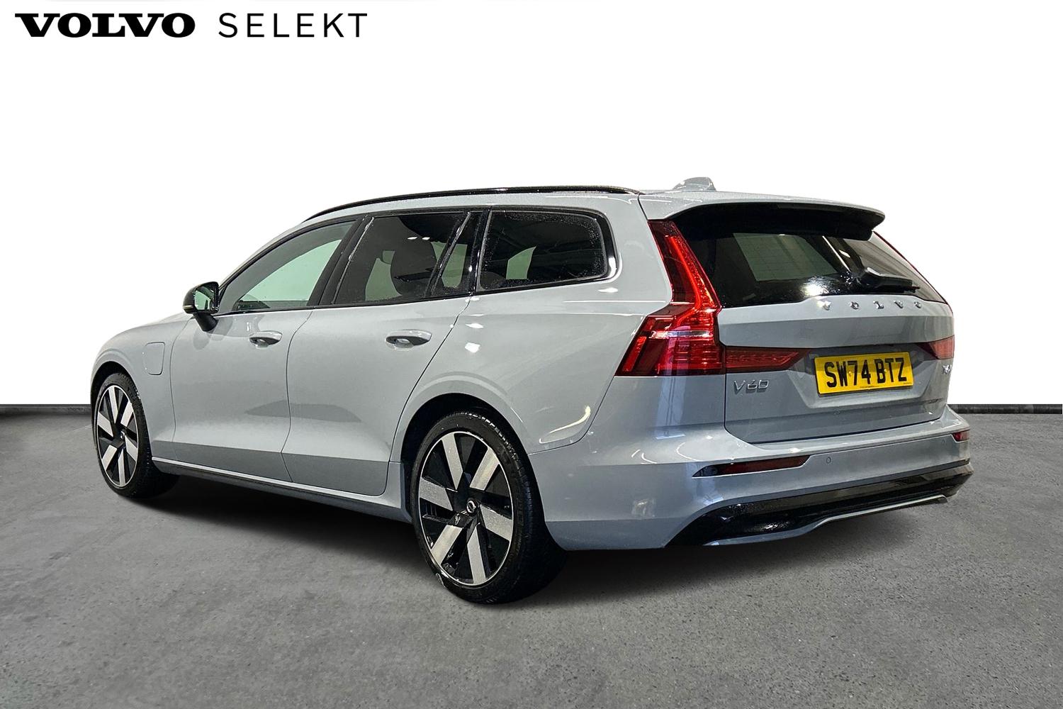 Used Volvo V60 2024 for sale - 76158878: Photo 4