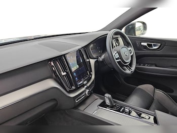 Used Volvo XC60 2021 for sale - 76032000: Photo 2