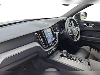 Used Volvo XC60 2022 for sale - 76032523: Photo 2