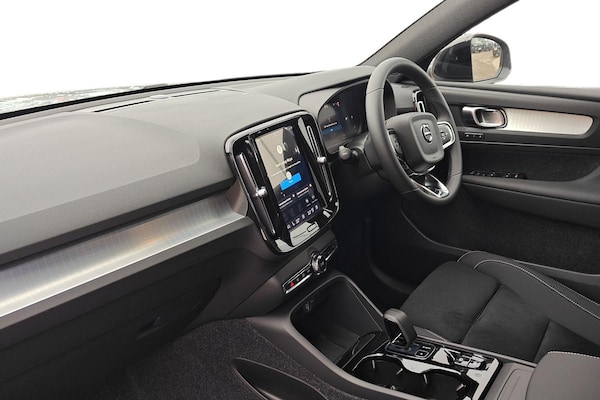Used Volvo XC40 2025 for sale - 76174774: Photo 2