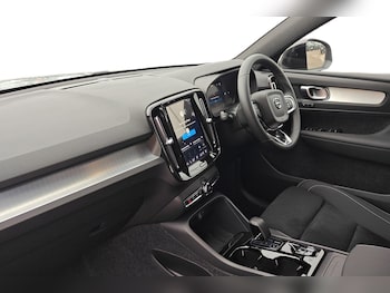 Used Volvo XC40 2025 for sale - 76174774: Photo 2