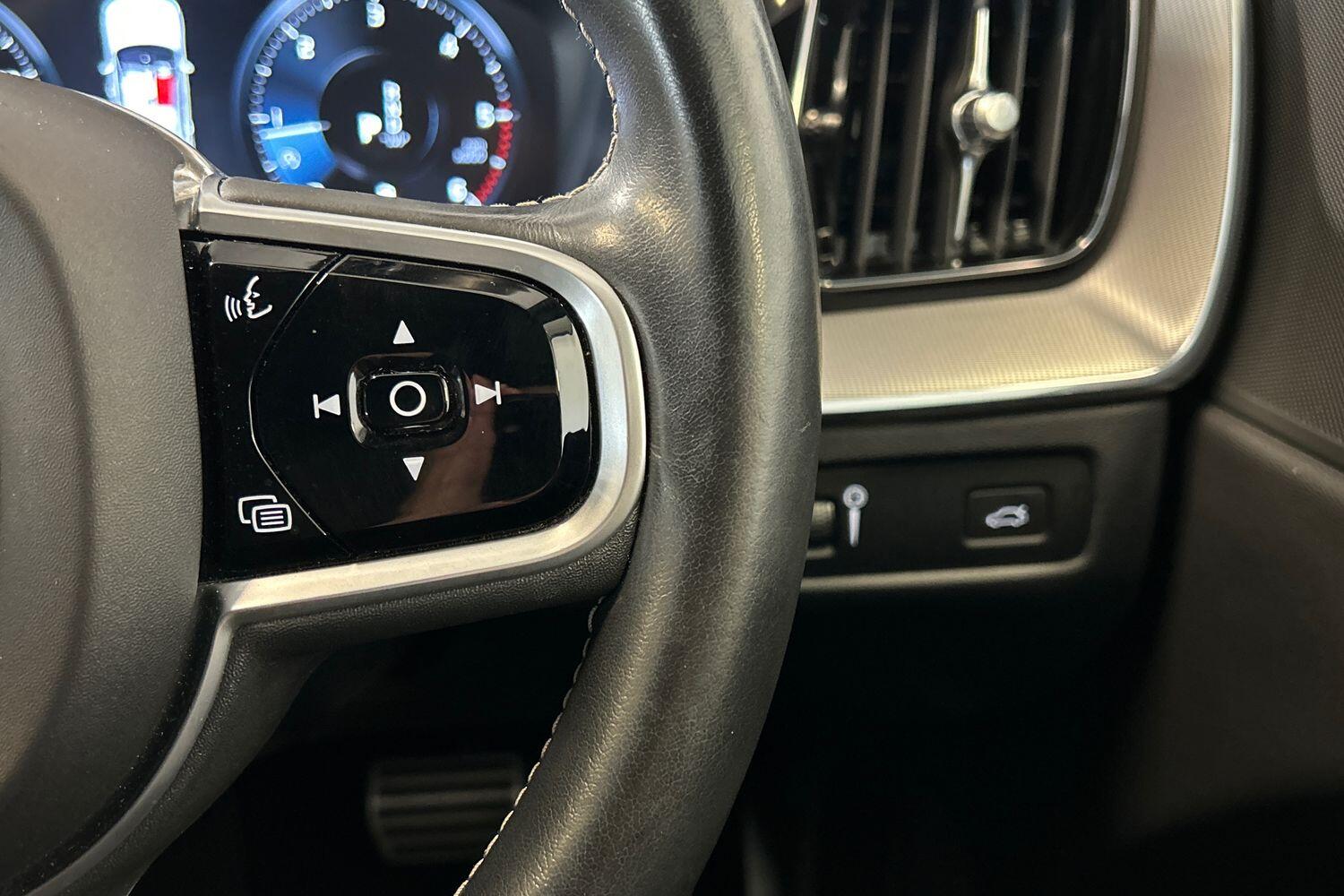 Used Volvo XC60 2021 for sale - 76041845: Photo 13