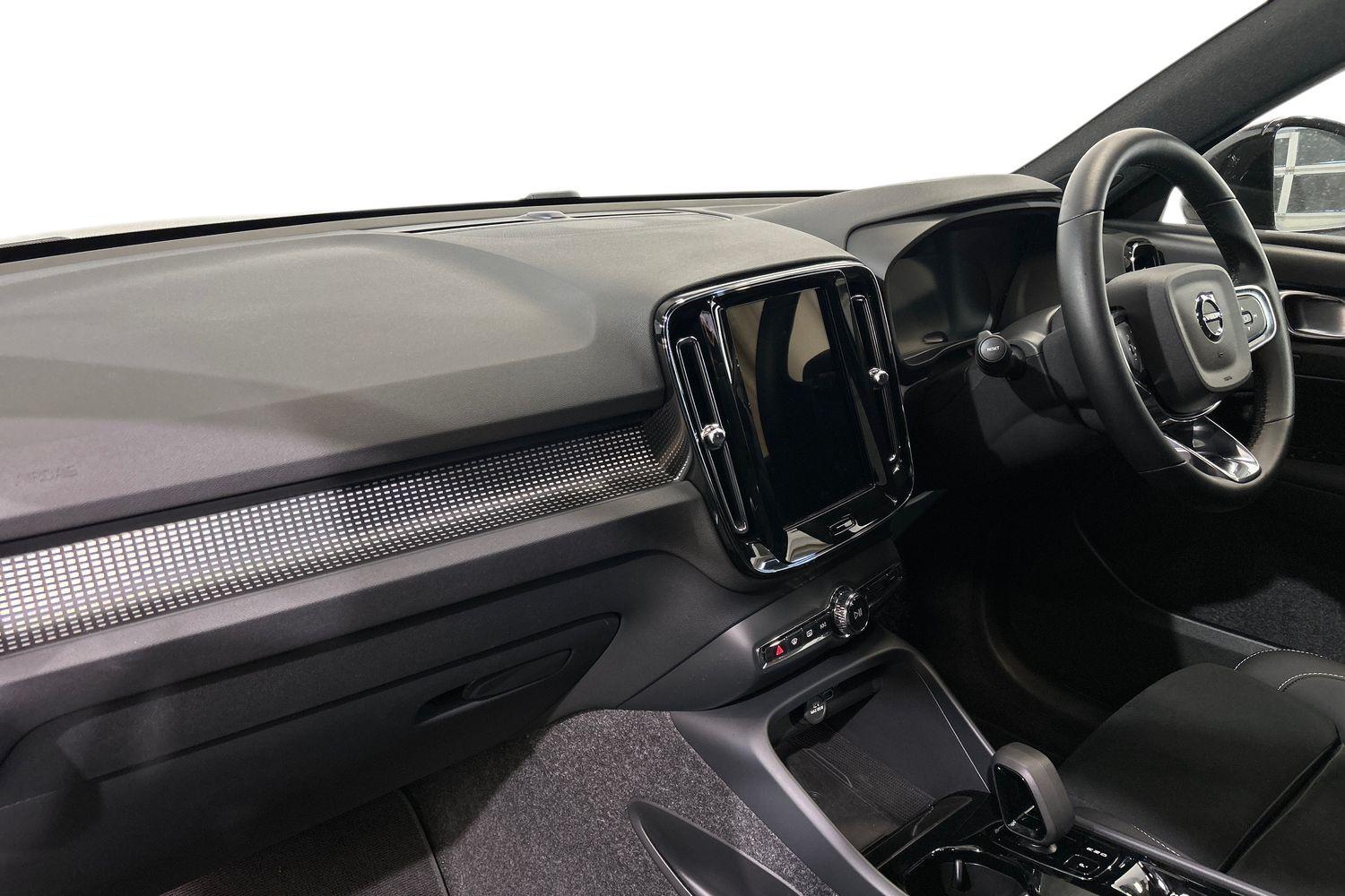 Used Volvo XC40 2025 for sale - 76020208: Photo 2