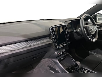 Used Volvo XC40 2025 for sale - 76020208: Photo 2
