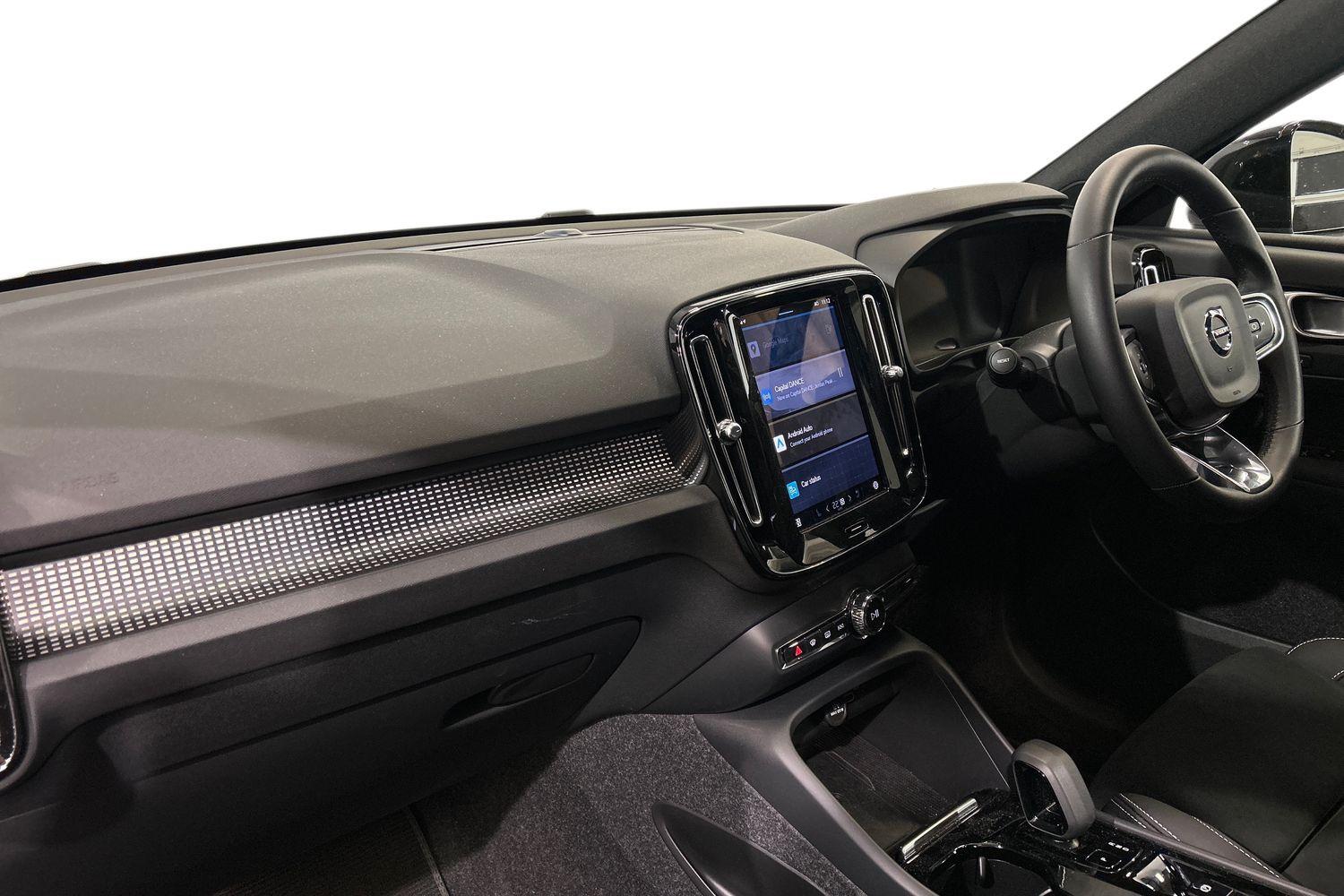 Used Volvo XC40 2024 for sale - 76042161: Photo 2