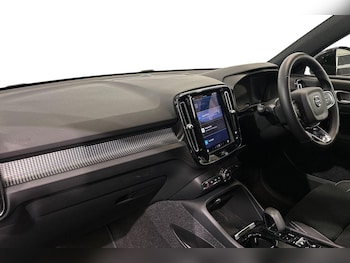 Used Volvo XC40 2024 for sale - 76042161: Photo 2