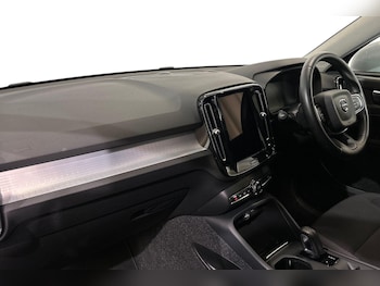 Used Volvo XC40 2021 for sale - 76042493: Photo 2
