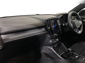 Used Volvo XC40 2025 for sale - 75635704: Photo