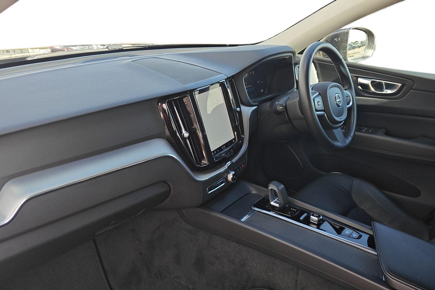 Used Volvo XC60 2022 for sale - 76024643: Photo 2
