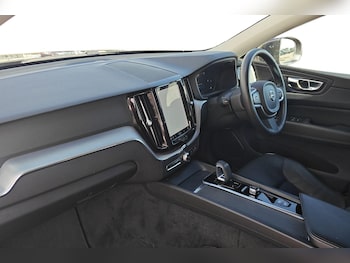 Used Volvo XC60 2022 for sale - 76024643: Photo 2