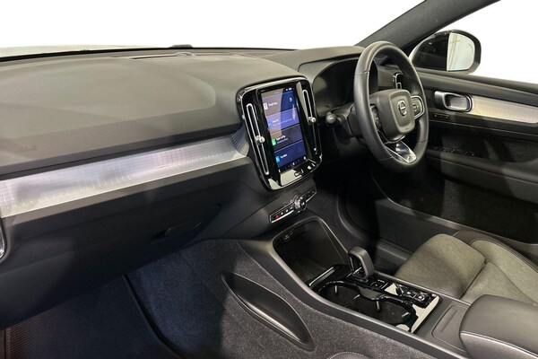 Used Volvo XC40 2023 for sale - 76214186: Photo 2