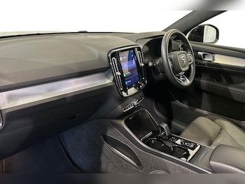Used Volvo XC40 2023 for sale - 76214186: Photo 2