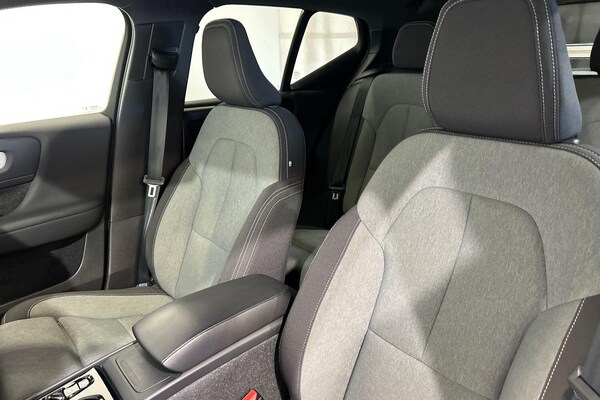 Used Volvo XC40 2023 for sale - 76214186: Photo 32