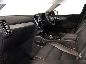Used Volvo XC40 2022 for sale - 75991172: Photo 2