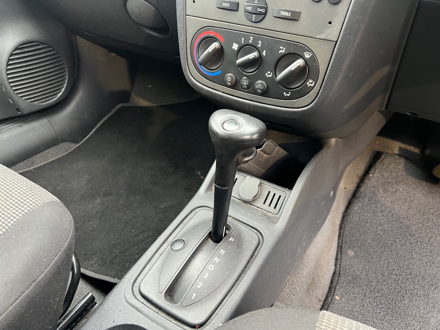 Used Vauxhall Corsa 2005 for sale - 77310345: Photo 12