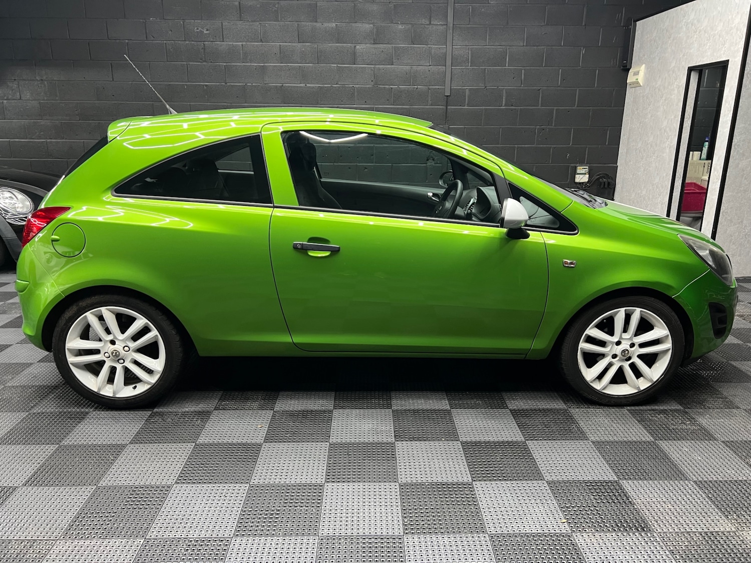 Used Vauxhall Corsa 2014 for sale - 77273957: Photo 2