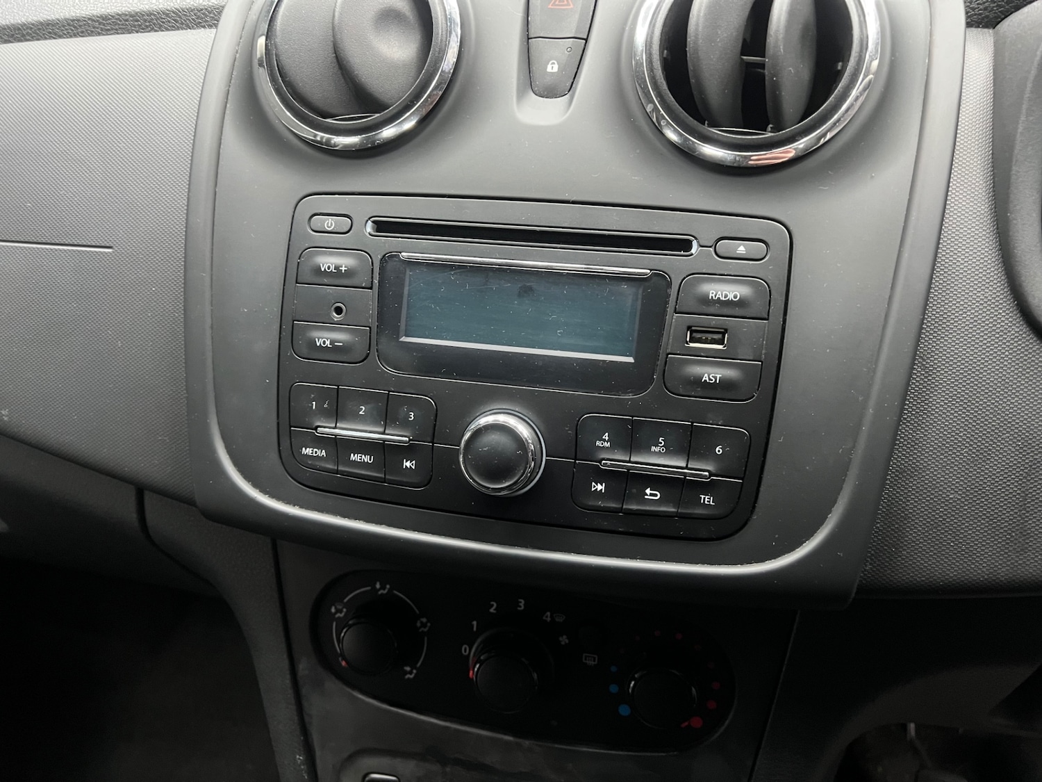 Used Dacia Sandero 2015 for sale - 77247902: Photo 12