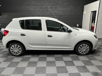 Used Dacia Sandero 2015 for sale - 77247902: Photo